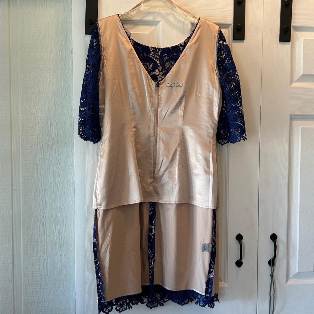 Elegant Blue Lace Dress with full lining. - Picture 10 of 12
